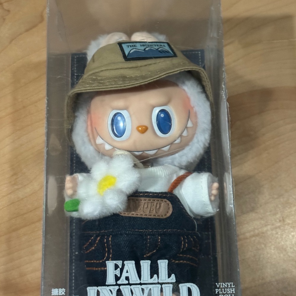Fall In Wild Plush Figure - Beige Hat, White Fur, Blue Eyes